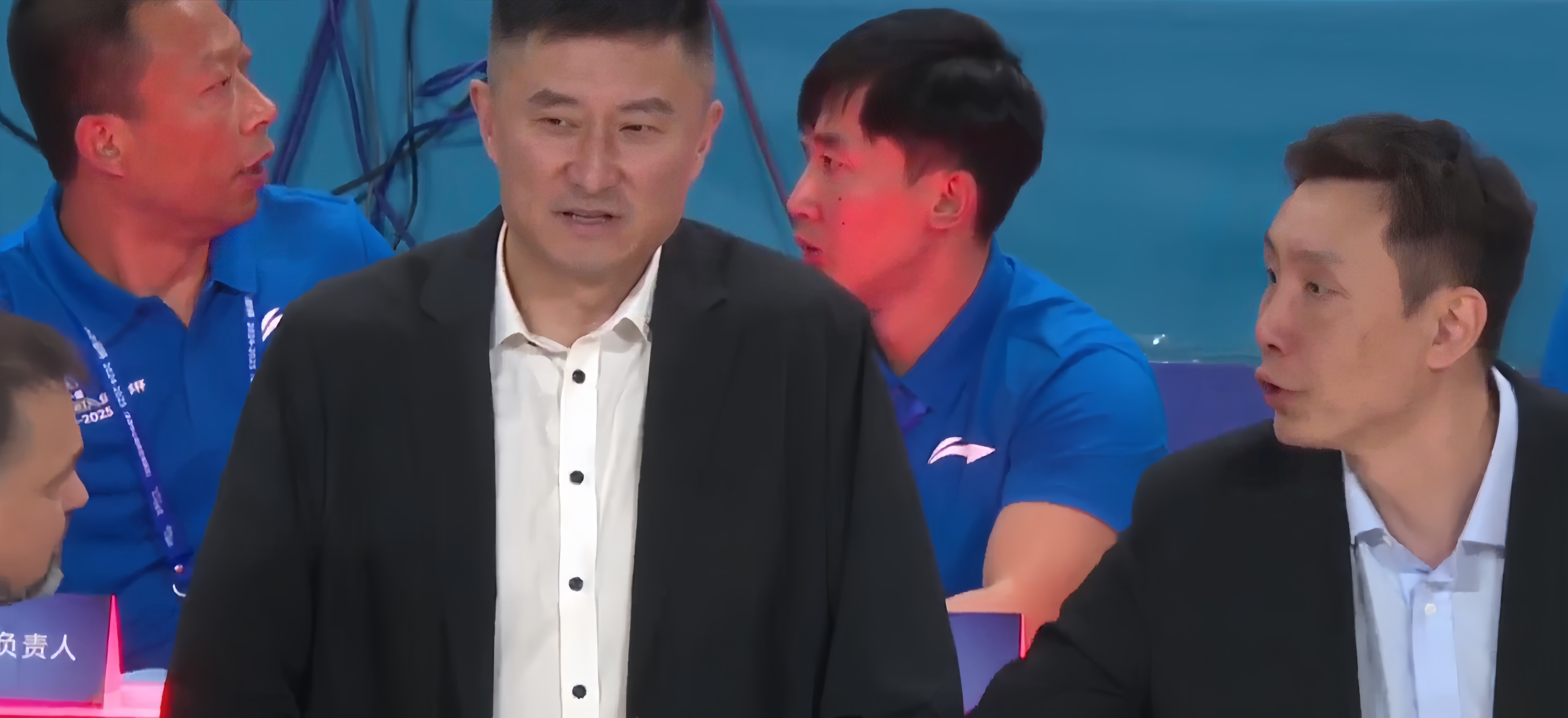 广东宏远发布备战花絮，今晚回应争议，英超任务艰巨，资深球员宣示担当(广东宏远球队历年名单)