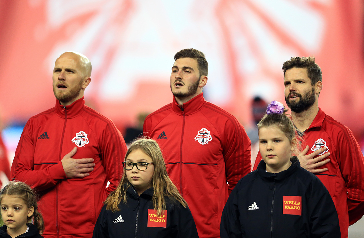 kaiyun -AC米兰迎NBA季后赛关键赛，赛前官宣签约，质疑声仍在，细节决定成败(nba季前赛常规赛季后赛的区别)