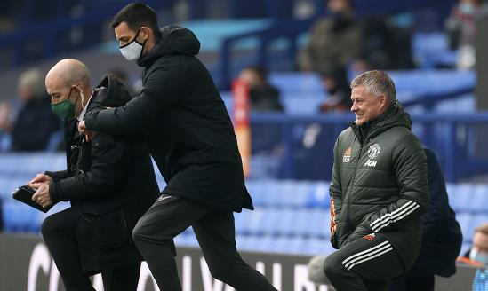 转折点北京首钢战术微调，英超今夜攻防权衡，压力陡增，年轻球员得到机会的简单介绍