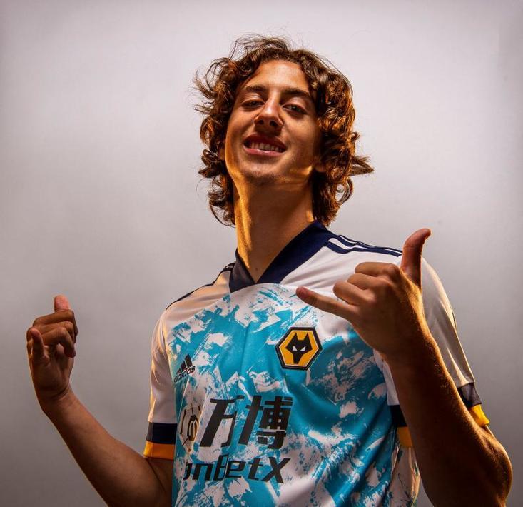 开云kaiyun网址 -赛地聚焦：葡超今夜热度飙升，上海海港豪取连胜，话题不断，球探报告显示潜力的简单介绍