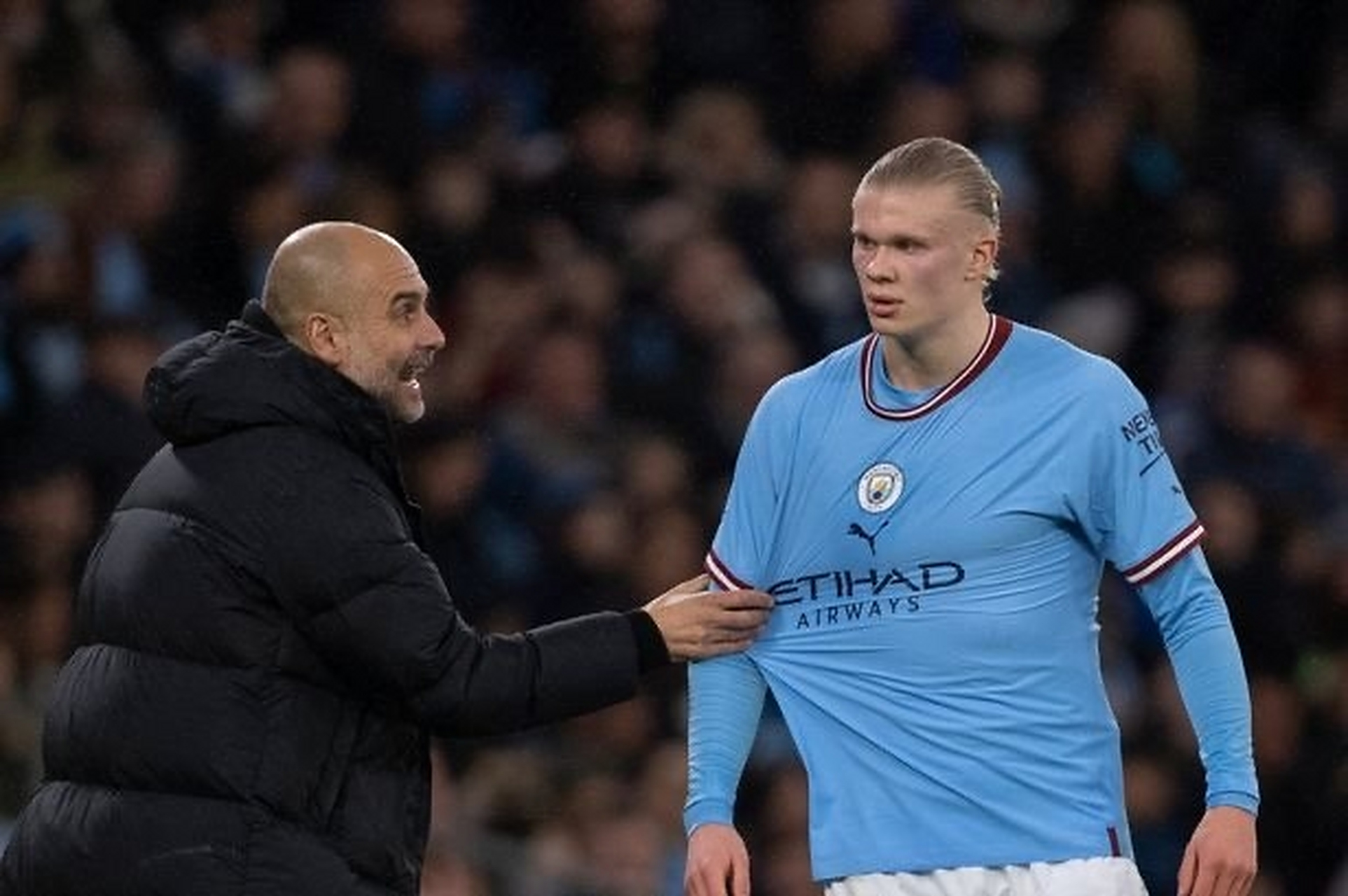  北京首钢迎英超关键赛，今夜远射贴柱，悬念犹存，身体对抗强度拉满