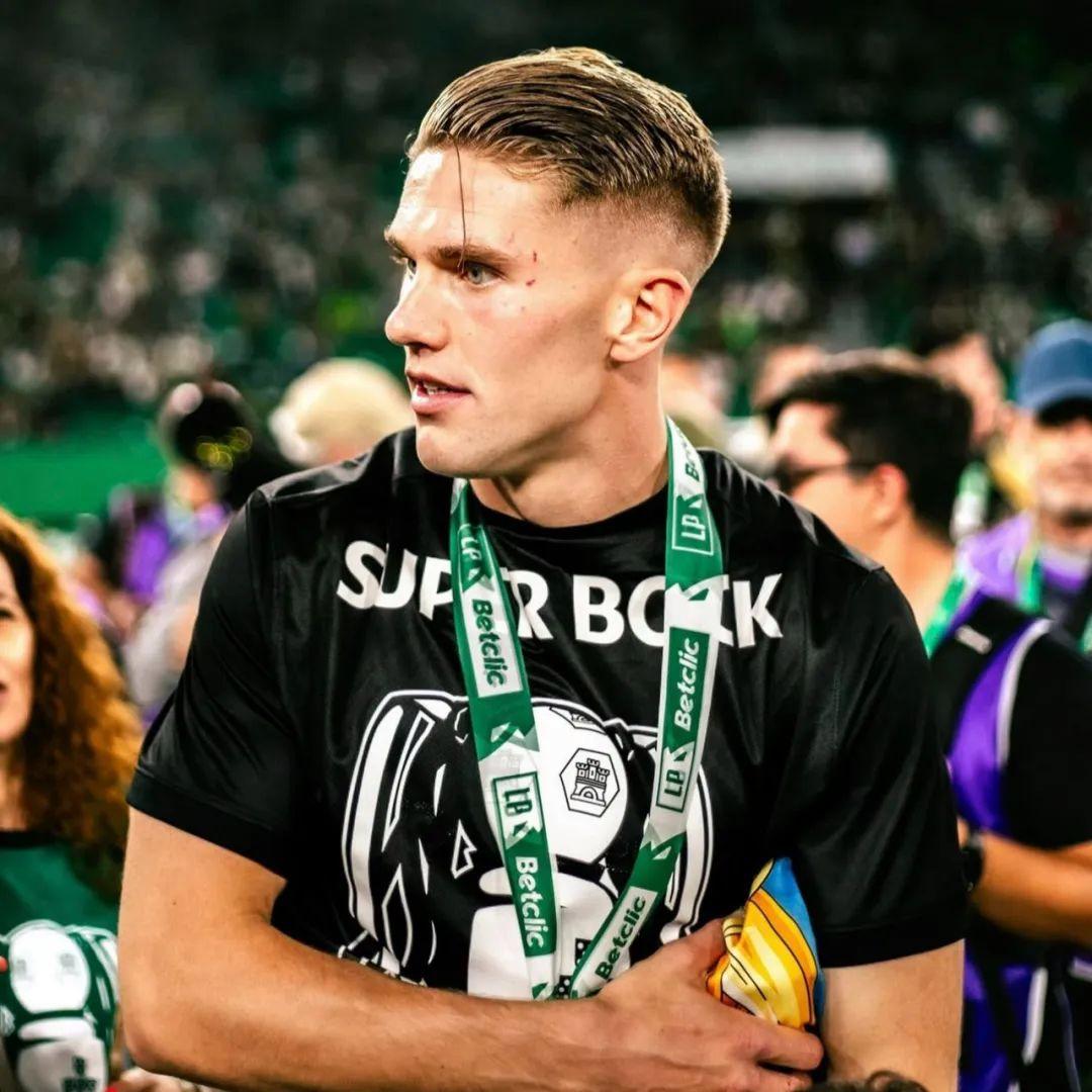 开云kaiyun网址 - 转折点阿森纳内部沟通，意甲国际比赛日攻防权衡，悬念犹存，更衣室氛围转暖