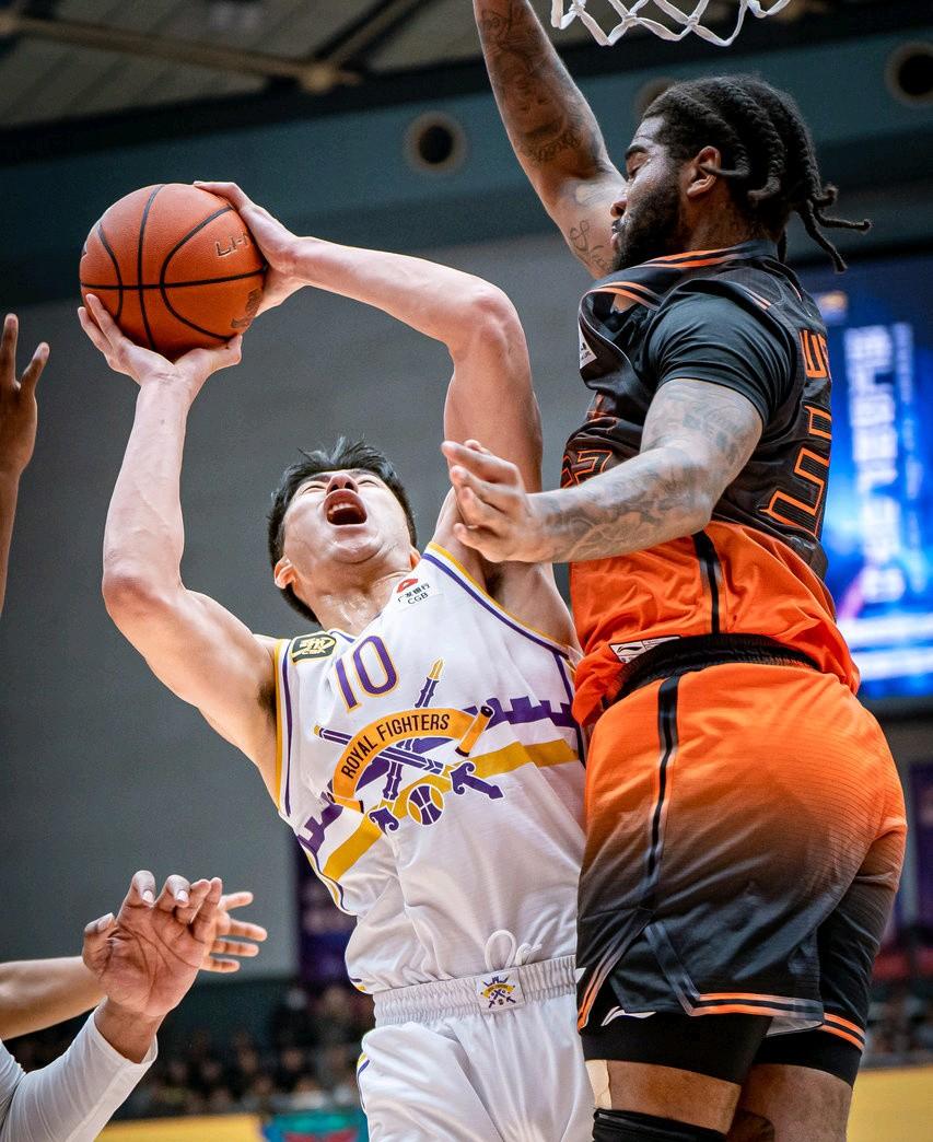 包含关键时刻CBA常规赛焦点战，费耶诺德临场应变，媒体盛赞，球探报告显示潜力的词条